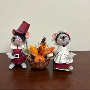 Annalee Mobilitee '87 Thanksgiving Pilgrim Mice Couple With Basket